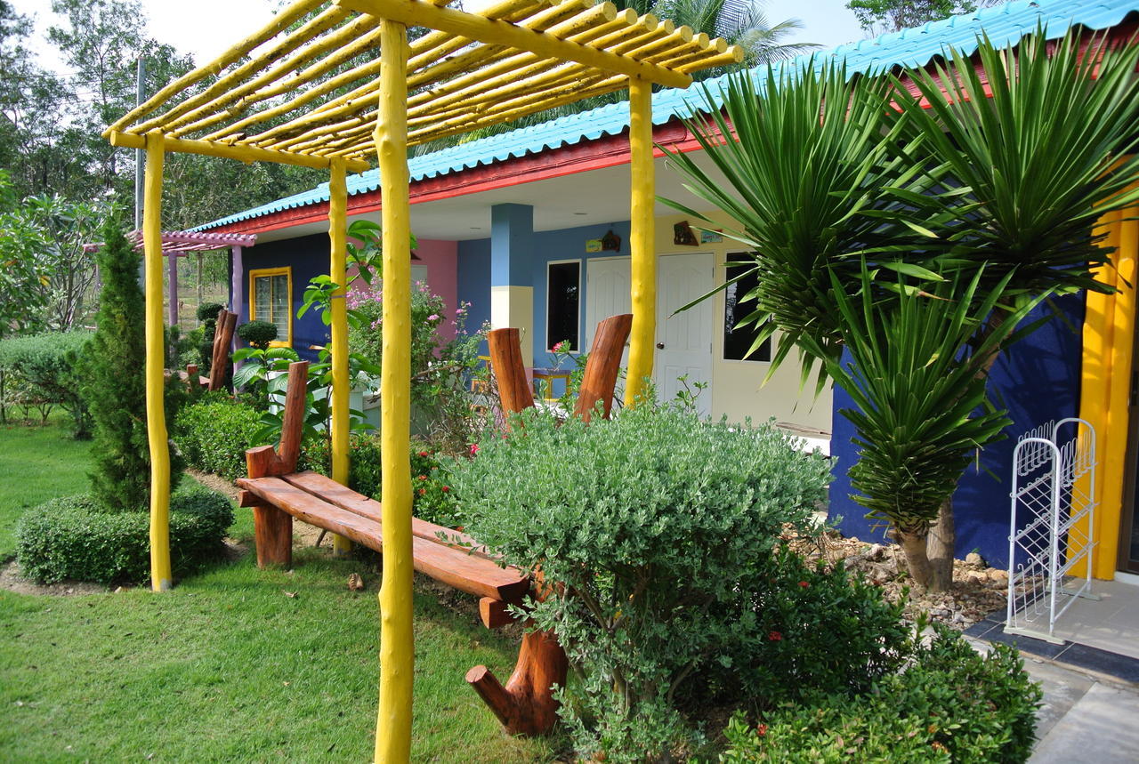 Baanraisooksangchan Kaeng Krachan Exterior photo