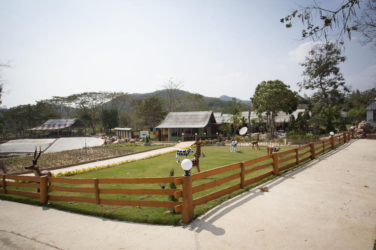 Baanraisooksangchan Kaeng Krachan Exterior photo