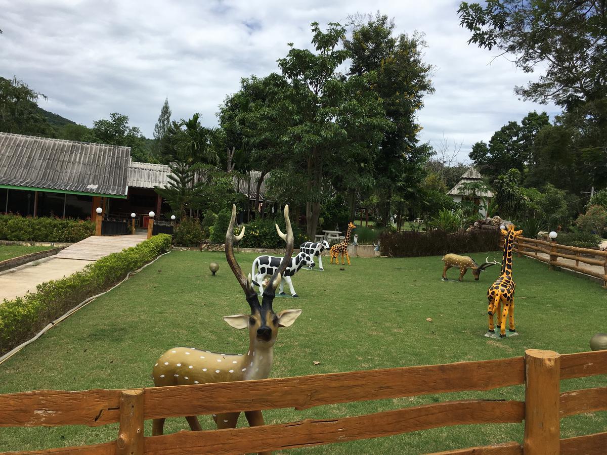 Baanraisooksangchan Kaeng Krachan Exterior photo