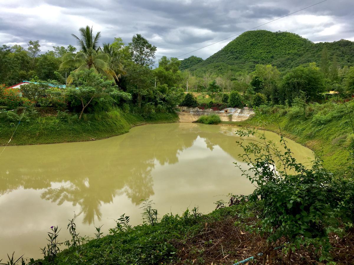 Baanraisooksangchan Kaeng Krachan Exterior photo