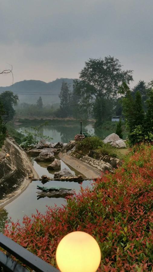 Baanraisooksangchan Kaeng Krachan Exterior photo