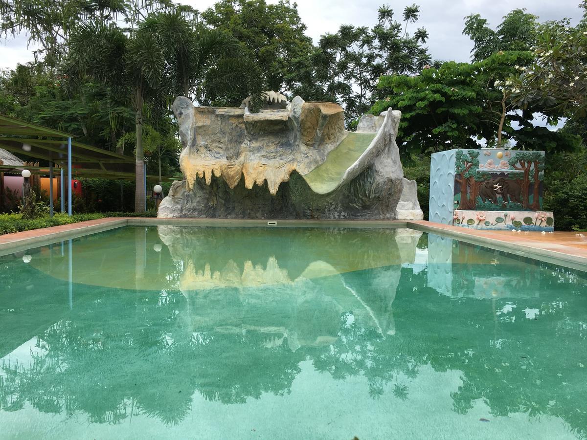 Baanraisooksangchan Kaeng Krachan Exterior photo