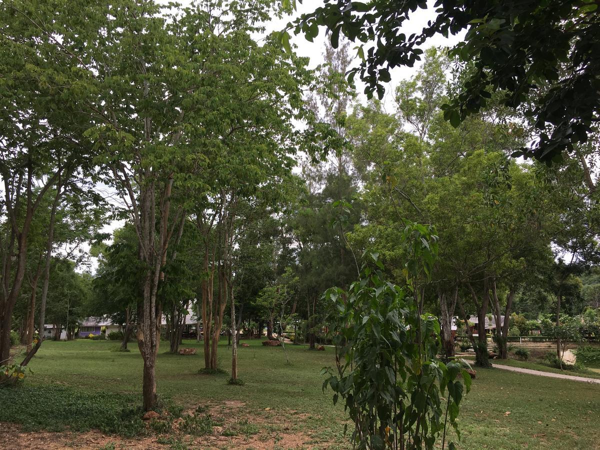 Baanraisooksangchan Kaeng Krachan Exterior photo