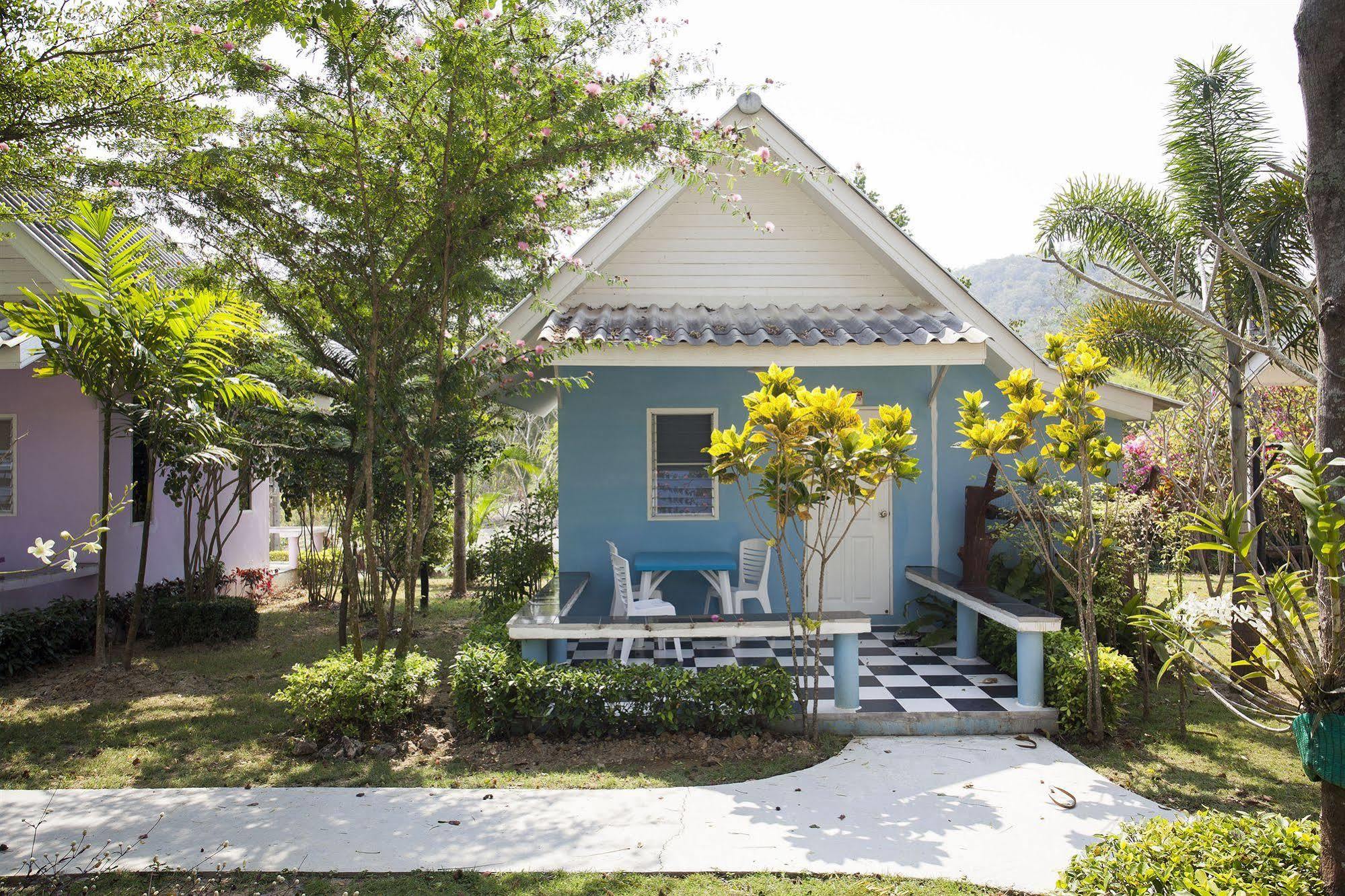 Baanraisooksangchan Kaeng Krachan Exterior photo
