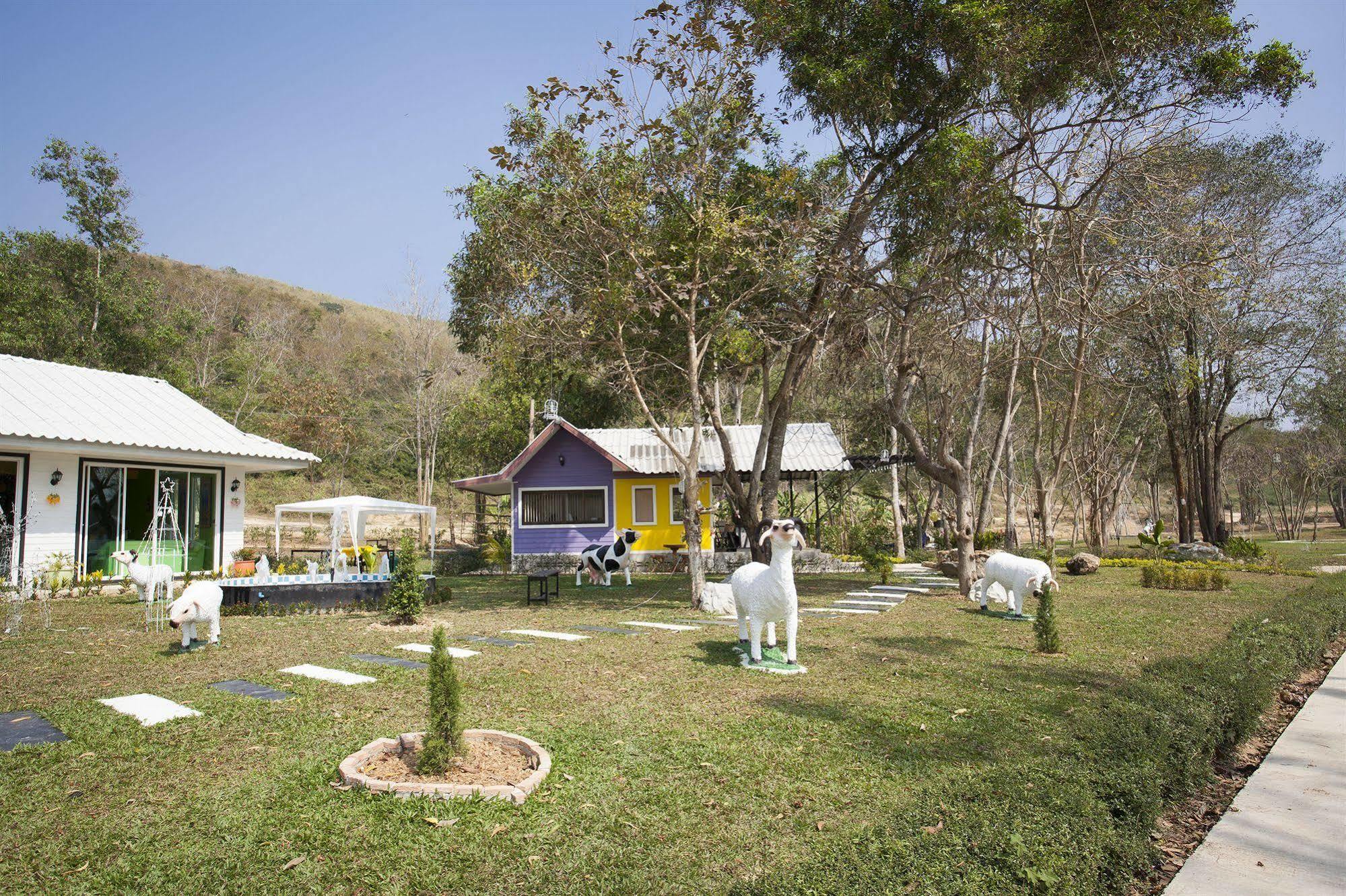 Baanraisooksangchan Kaeng Krachan Exterior photo